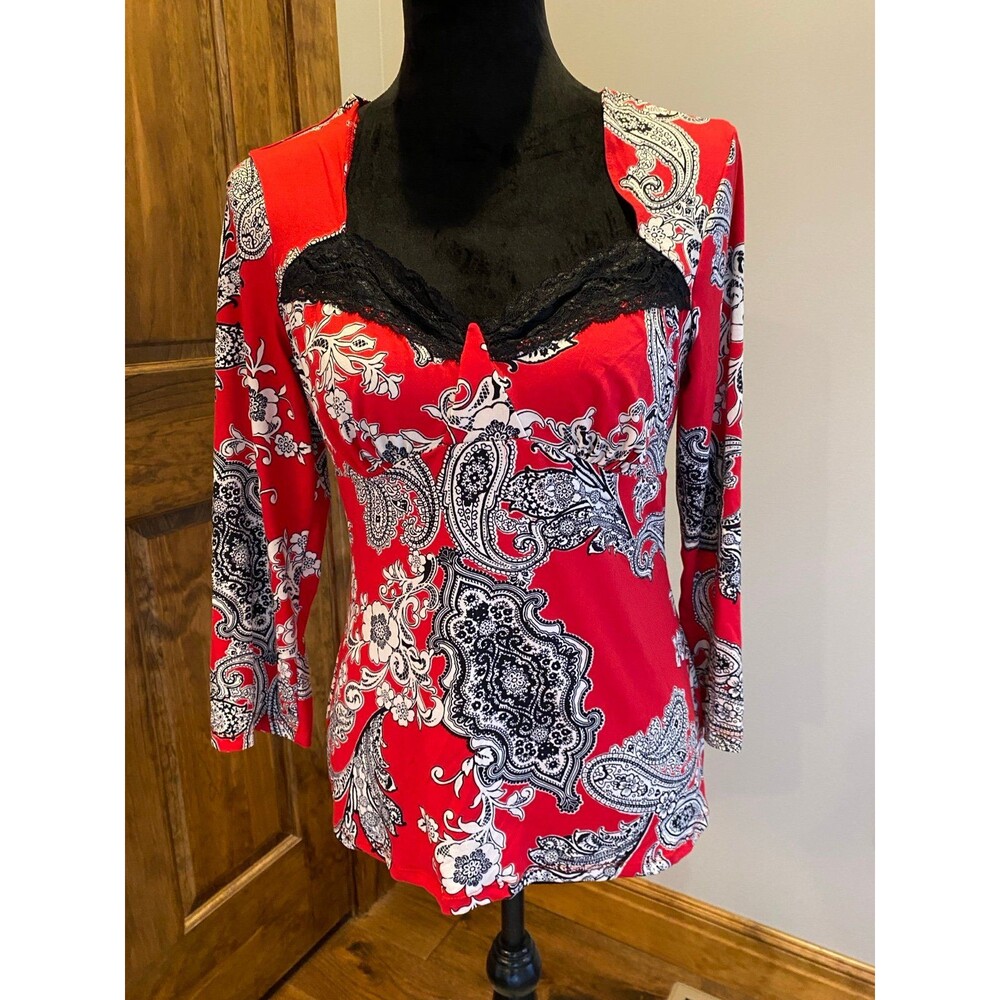 Linea‎ Donatella Size Small Red Black Paisley Top w/Lace Neckline Sexy!